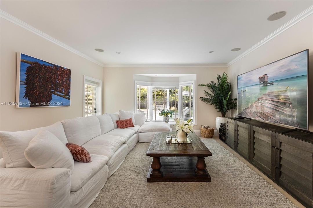 Active With Contract: $4,850,000 (5 beds, 5 baths, 4461 Square Feet)