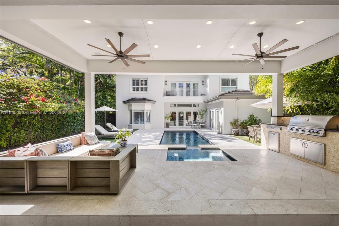 Active With Contract: $4,850,000 (5 beds, 5 baths, 4461 Square Feet)