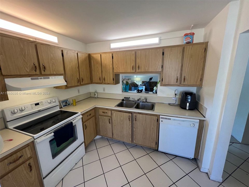 For Sale: $252,500 (3 beds, 2 baths, 1010 Square Feet)
