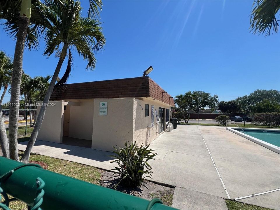 For Sale: $255,000 (2 beds, 2 baths, 1010 Square Feet)