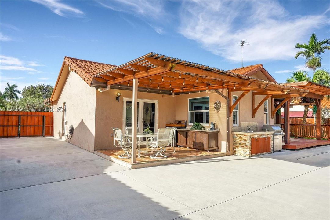 Recently Sold: $695,000 (3 beds, 2 baths, 1630 Square Feet)