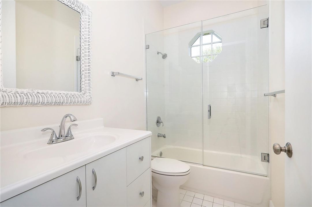 Недавно арендовано: $4,950 (2 спален, 2 ванн, 1630 Квадратных фут)