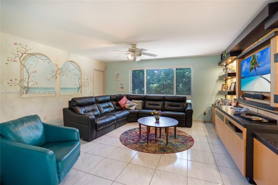 For Sale: $2,150,000 (4 beds, 3 baths, 2774 Square Feet)