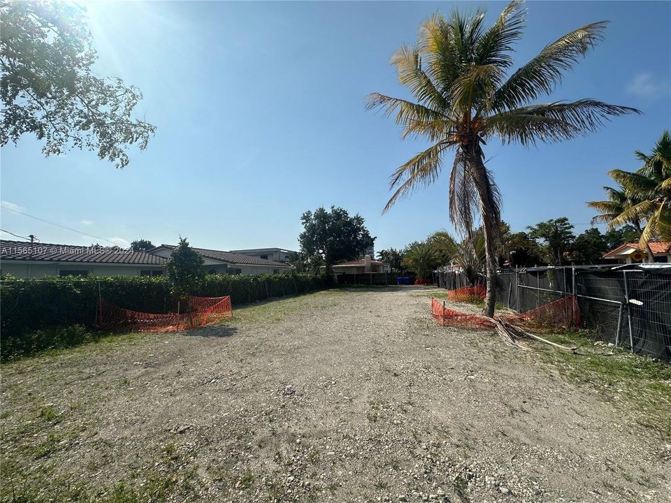 Active With Contract: $950,000 (0.16 acres)
