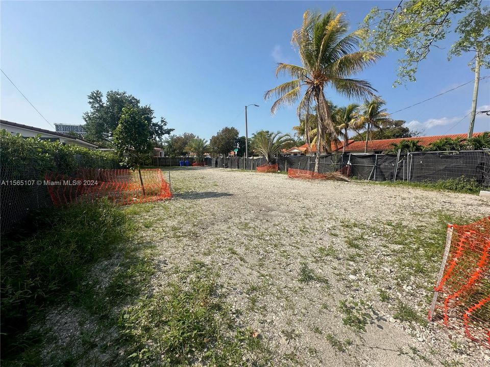 Active With Contract: $950,000 (0.16 acres)