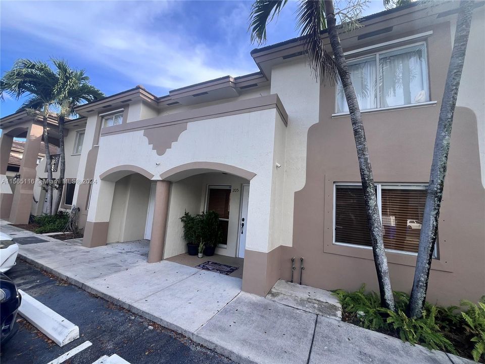 Recently Sold: $299,900 (2 beds, 2 baths, 861 Square Feet)