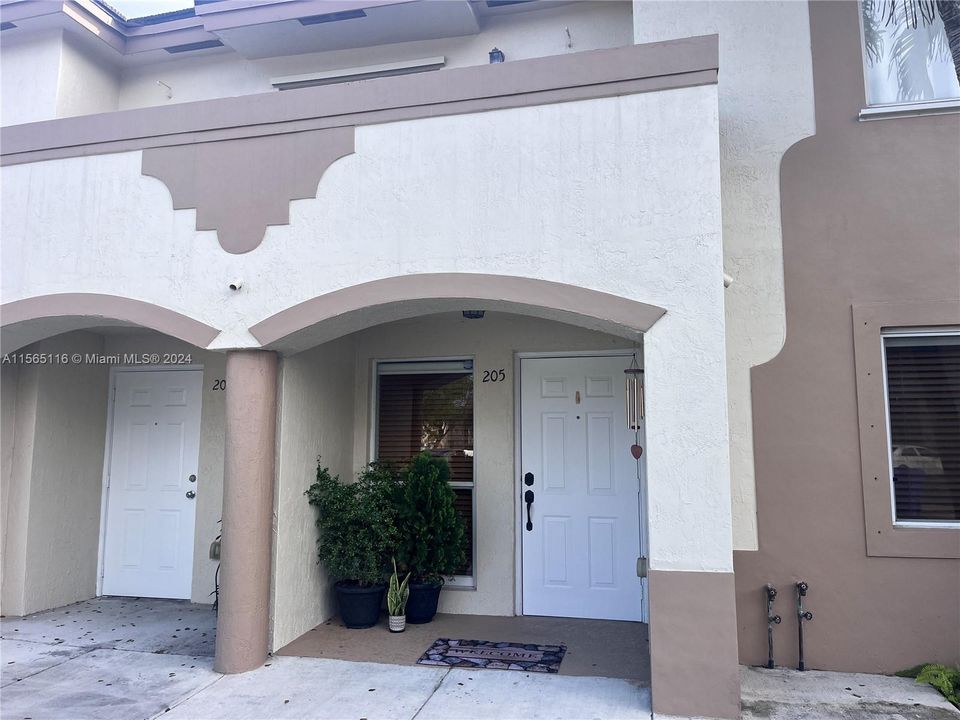 Recently Sold: $299,900 (2 beds, 2 baths, 861 Square Feet)