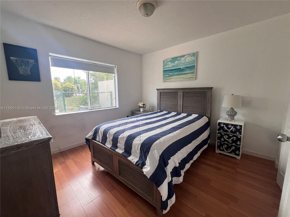 Recently Sold: $299,900 (2 beds, 2 baths, 861 Square Feet)