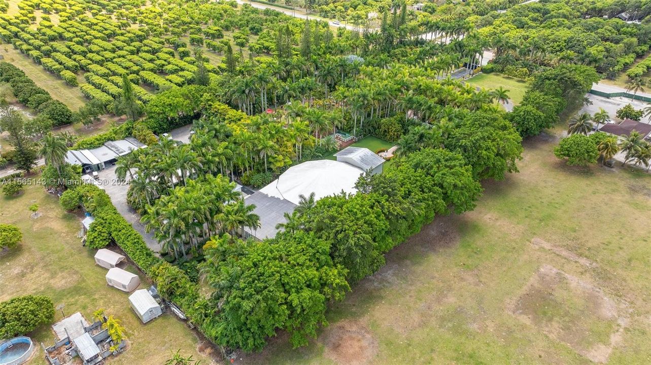 待售: $3,850,000 (4.00 acres)