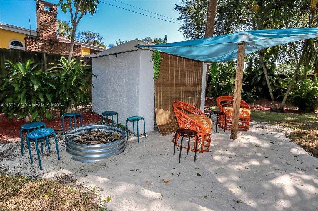 For Sale: $529,900 (3 beds, 2 baths, 1204 Square Feet)