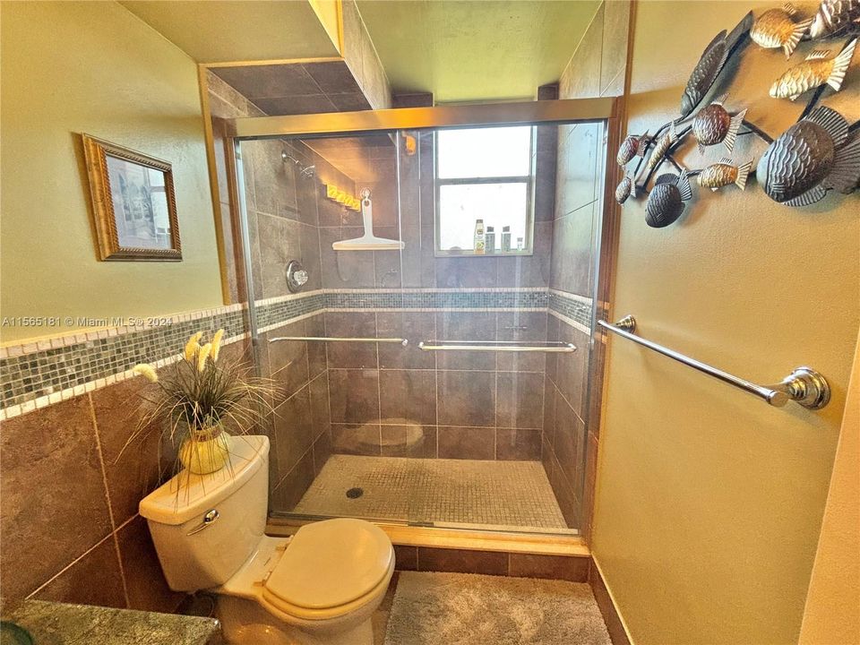 最近售出: $290,000 (2 贝兹, 2 浴室, 1070 平方英尺)