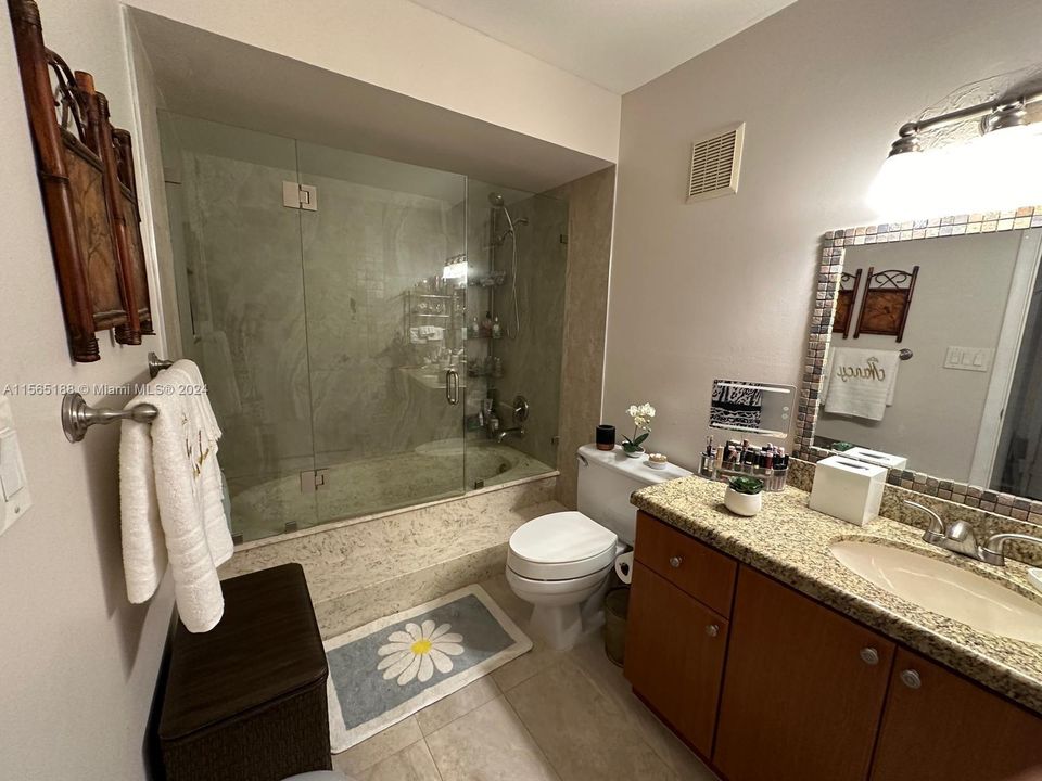 На продажу: $385,000 (2 спален, 2 ванн, 1235 Квадратных фут)