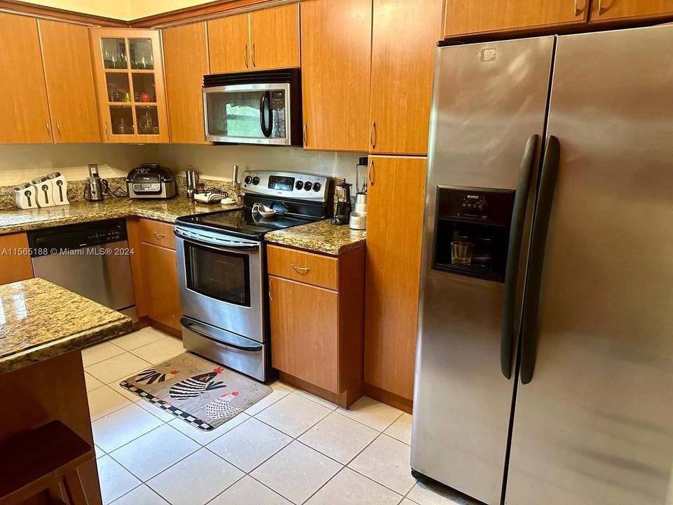 For Sale: $382,500 (2 beds, 2 baths, 1235 Square Feet)