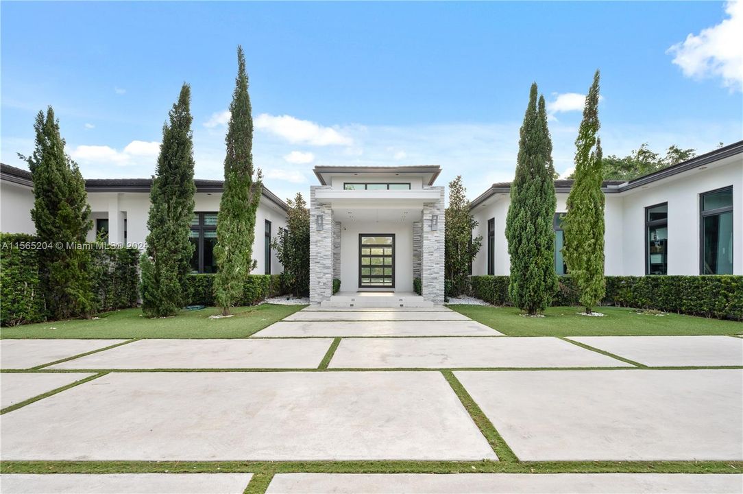 For Sale: $4,899,950 (5 beds, 6 baths, 5202 Square Feet)