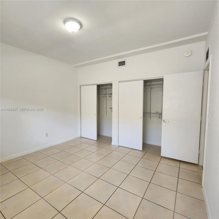 For Sale: $245,000 (1 beds, 1 baths, 666 Square Feet)
