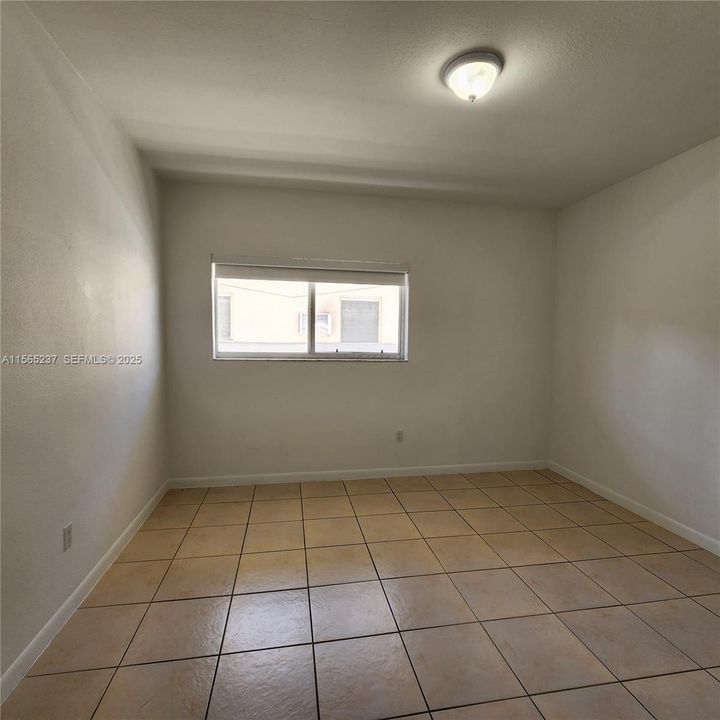 For Sale: $245,000 (1 beds, 1 baths, 666 Square Feet)