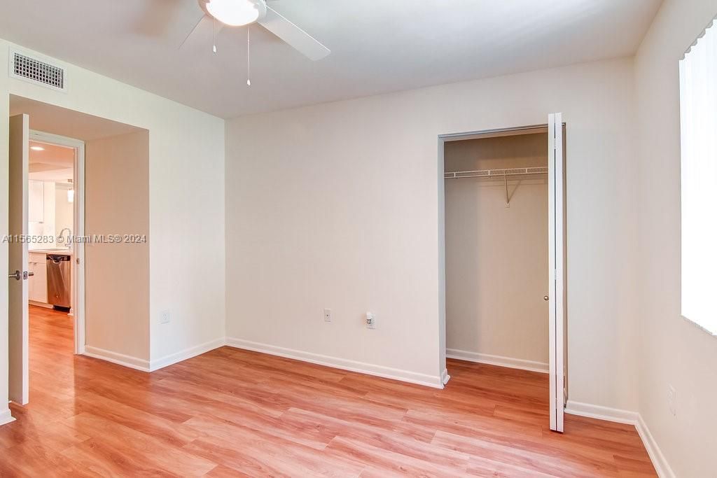 Active With Contract: $2,401 (1 beds, 1 baths, 795 Square Feet)