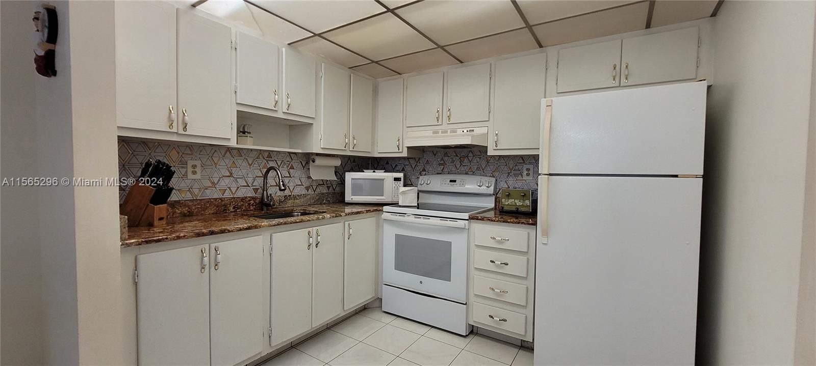 For Sale: $113,900 (1 beds, 1 baths, 760 Square Feet)