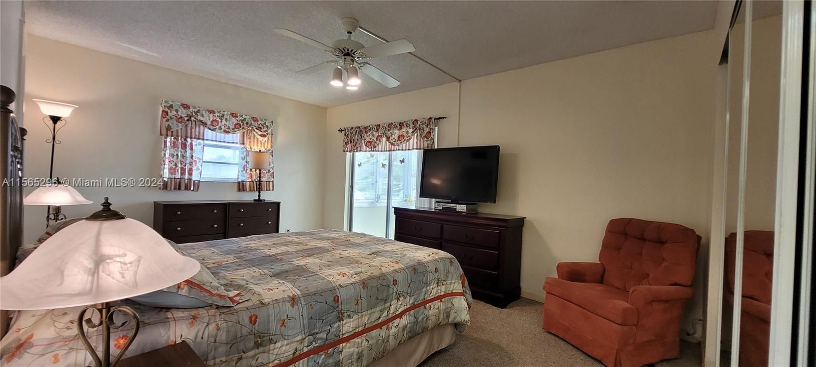 For Sale: $113,900 (1 beds, 1 baths, 760 Square Feet)
