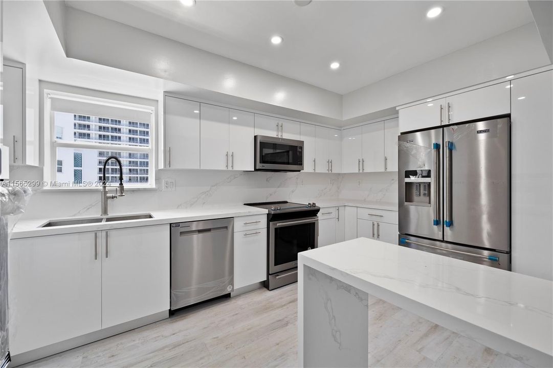 Recently Rented: $4,600 (2 beds, 2 baths, 1352 Square Feet)