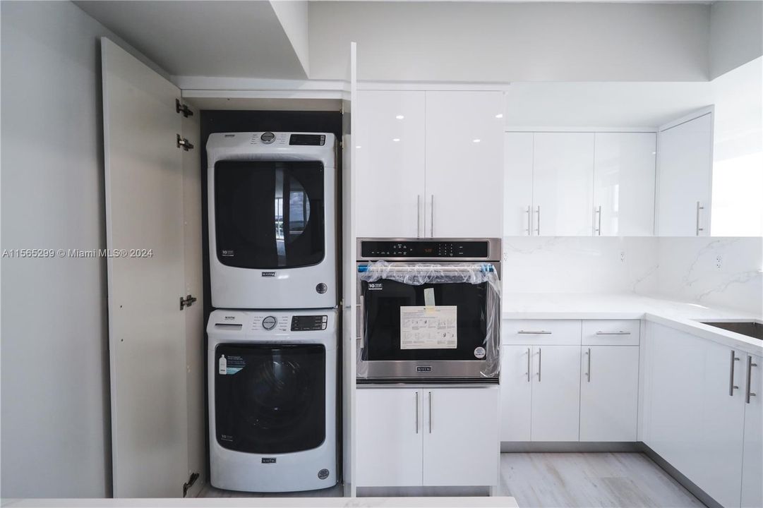 Recently Rented: $4,600 (2 beds, 2 baths, 1352 Square Feet)