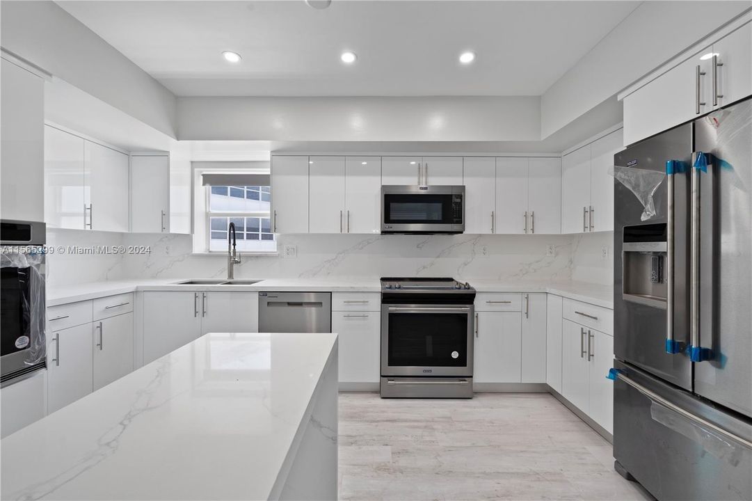 Recently Rented: $4,600 (2 beds, 2 baths, 1352 Square Feet)