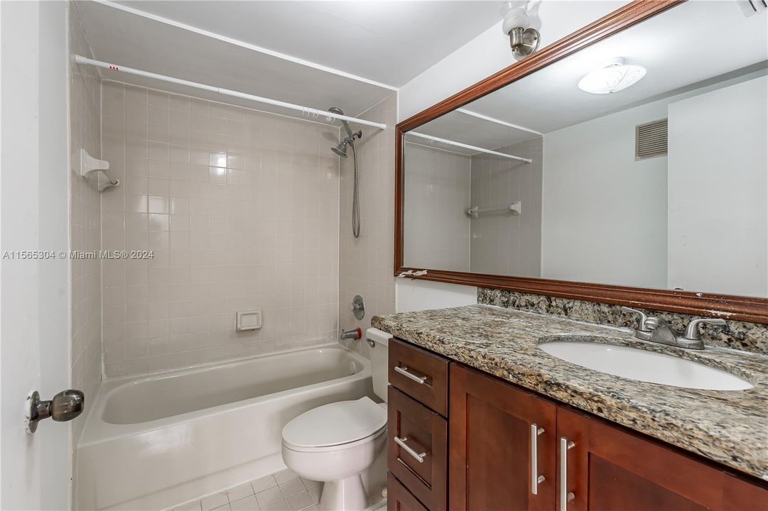 Active With Contract: $2,300 (2 beds, 2 baths, 992 Square Feet)