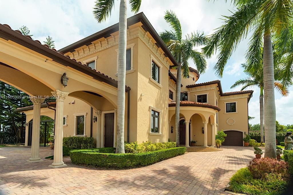 For Sale: $4,600,000 (7 beds, 8 baths, 6750 Square Feet)