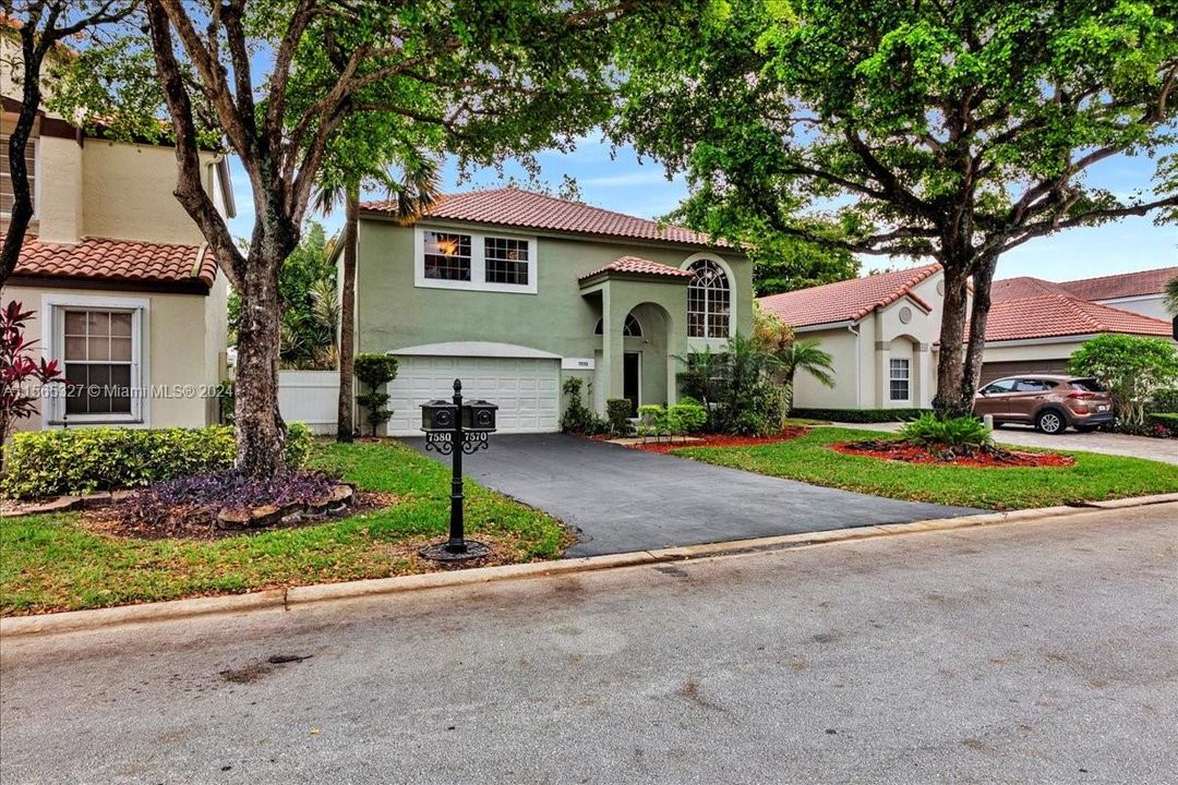 Active With Contract: $759,900 (5 beds, 3 baths, 2628 Square Feet)