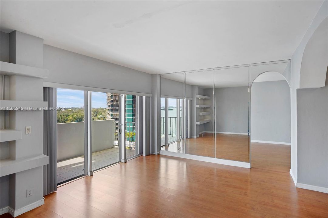 Active With Contract: $2,300 (1 beds, 1 baths, 831 Square Feet)