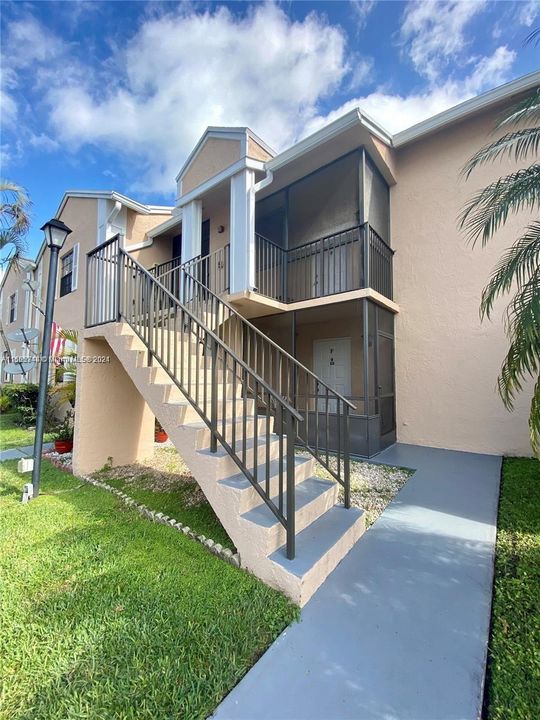 Active With Contract: $180,000 (1 beds, 1 baths, 685 Square Feet)