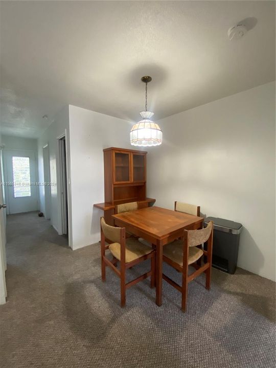 For Sale: $90,000 (1 beds, 1 baths, 688 Square Feet)