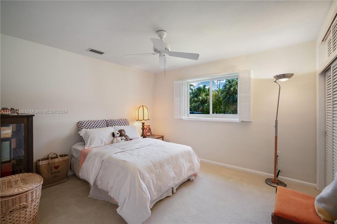 Active With Contract: $1,600,000 (3 beds, 2 baths, 2599 Square Feet)