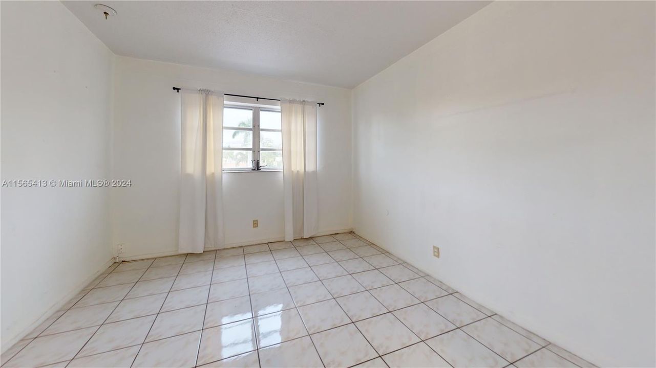 For Rent: $1,800 (2 beds, 2 baths, 1000 Square Feet)