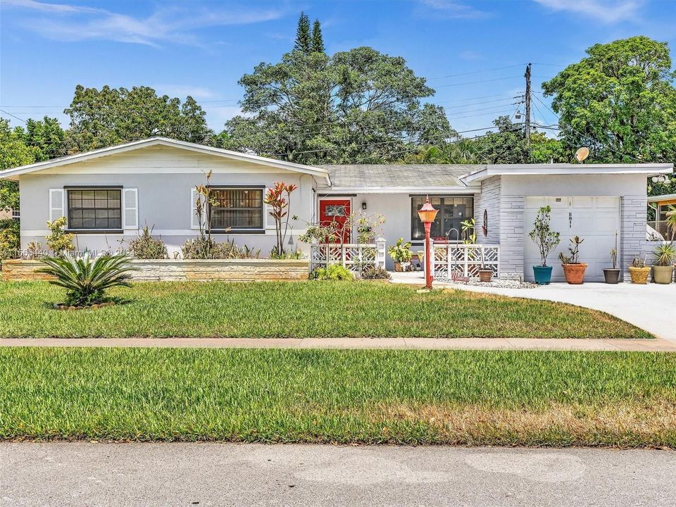 Active With Contract: $399,999 (3 beds, 2 baths, 1786 Square Feet)