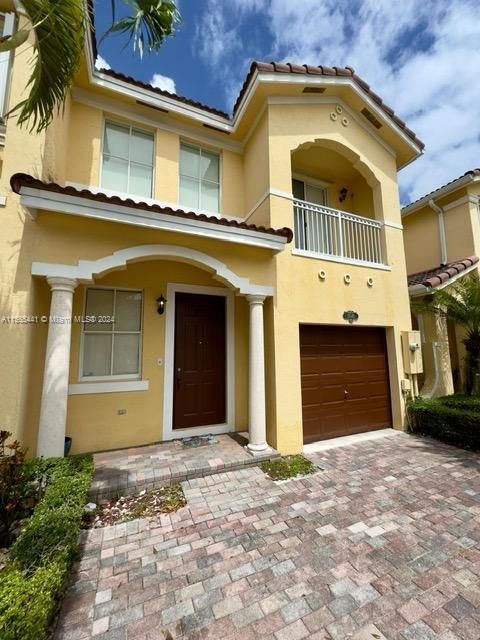 Recently Sold: $555,000 (3 beds, 3 baths, 1775 Square Feet)