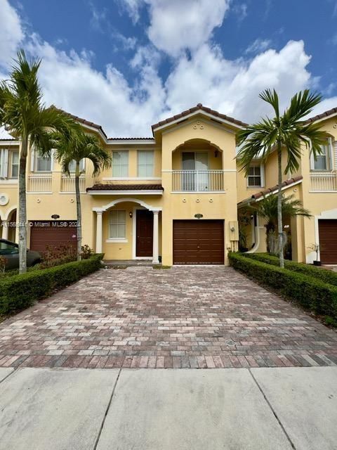 Recently Sold: $555,000 (3 beds, 3 baths, 1775 Square Feet)