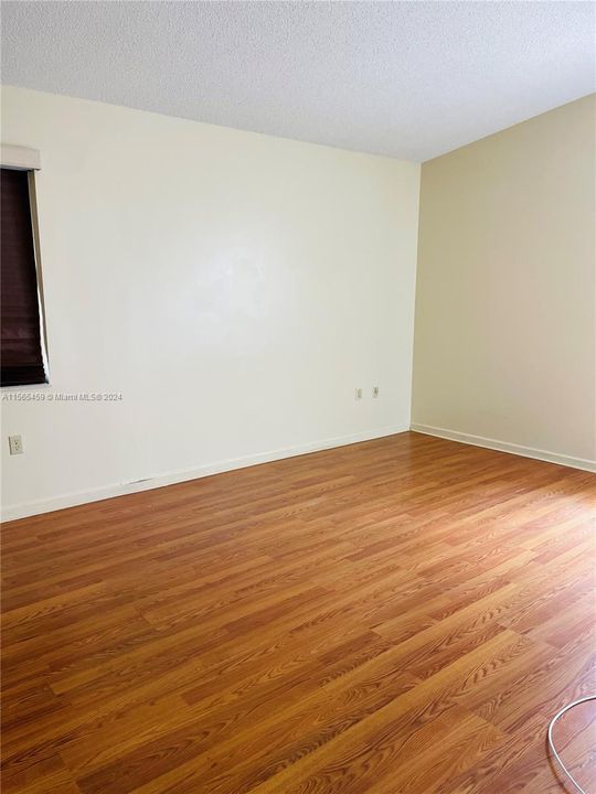 Recently Rented: $1,900 (1 beds, 1 baths, 692 Square Feet)