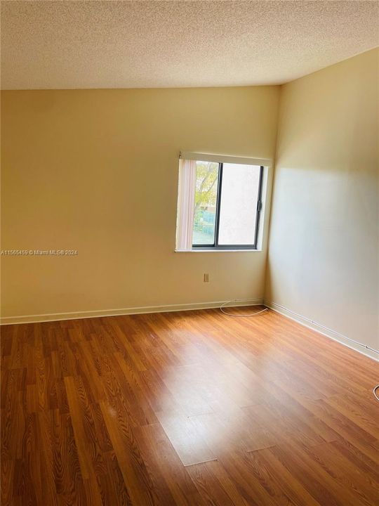 Recently Rented: $1,900 (1 beds, 1 baths, 692 Square Feet)