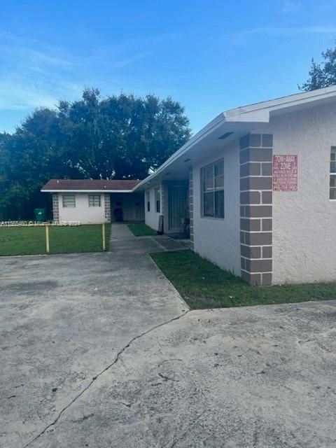 Active With Contract: $2,000 (2 beds, 1 baths, 750 Square Feet)