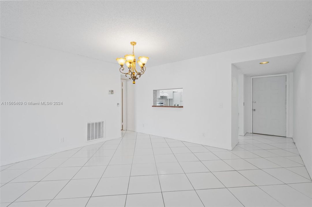 Active With Contract: $205,000 (1 beds, 1 baths, 1065 Square Feet)