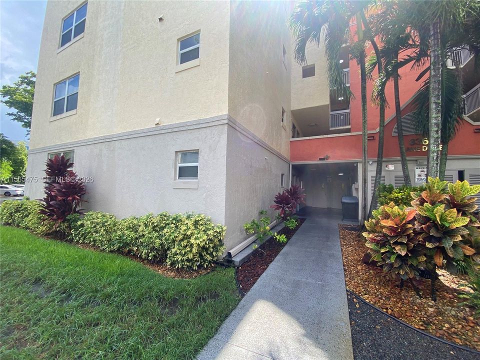 Ground floor corner unit