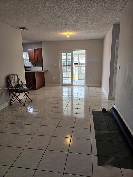 Recently Sold: $485,000 (3 beds, 2 baths, 854 Square Feet)