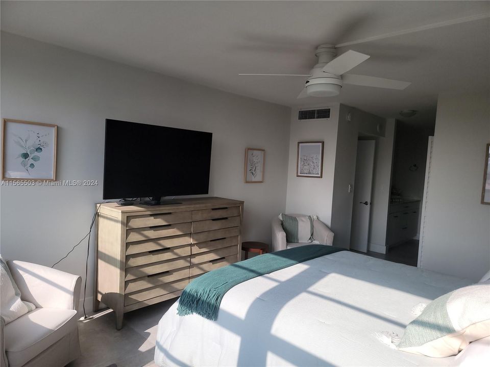 Active With Contract: $5,400 (2 beds, 2 baths, 1335 Square Feet)