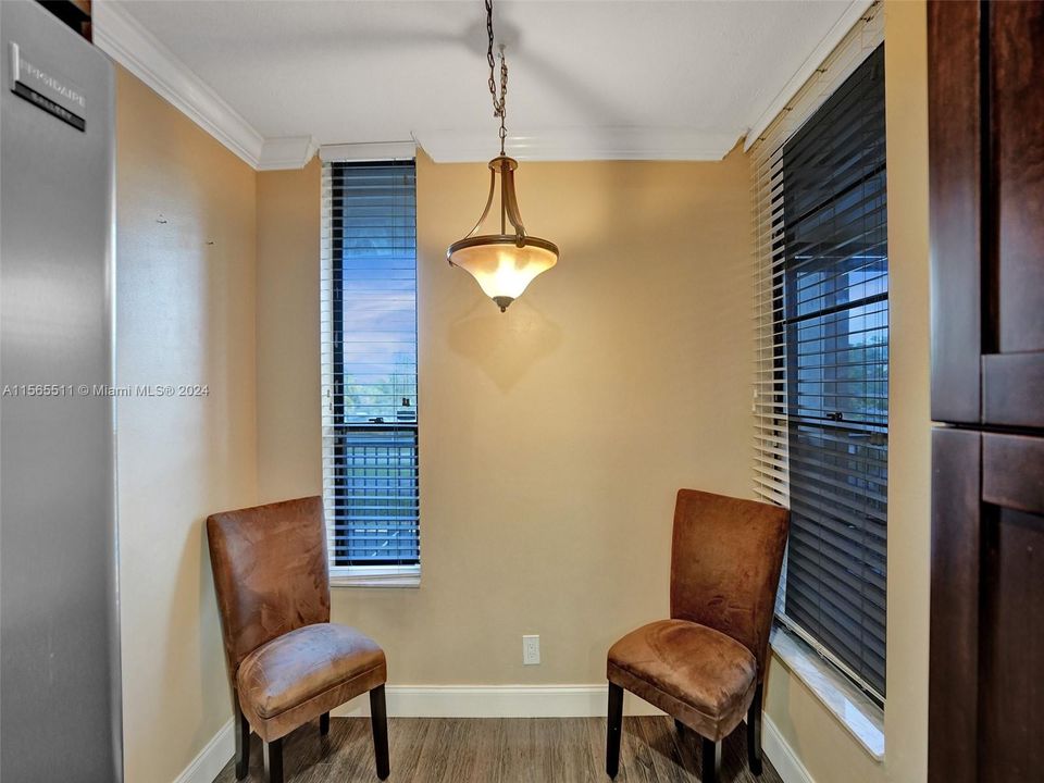 For Sale: $222,999 (2 beds, 2 baths, 1090 Square Feet)