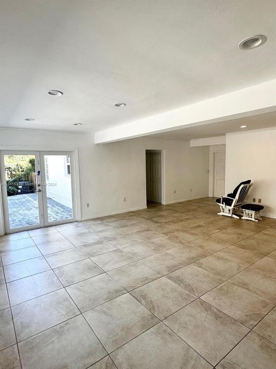 Active With Contract: $10,500 (4 beds, 2 baths, 2337 Square Feet)