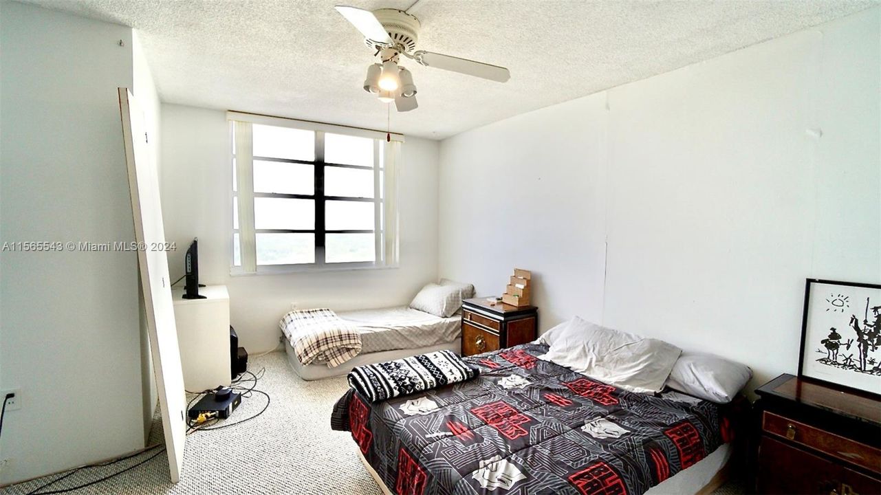 For Sale: $280,000 (2 beds, 2 baths, 1073 Square Feet)