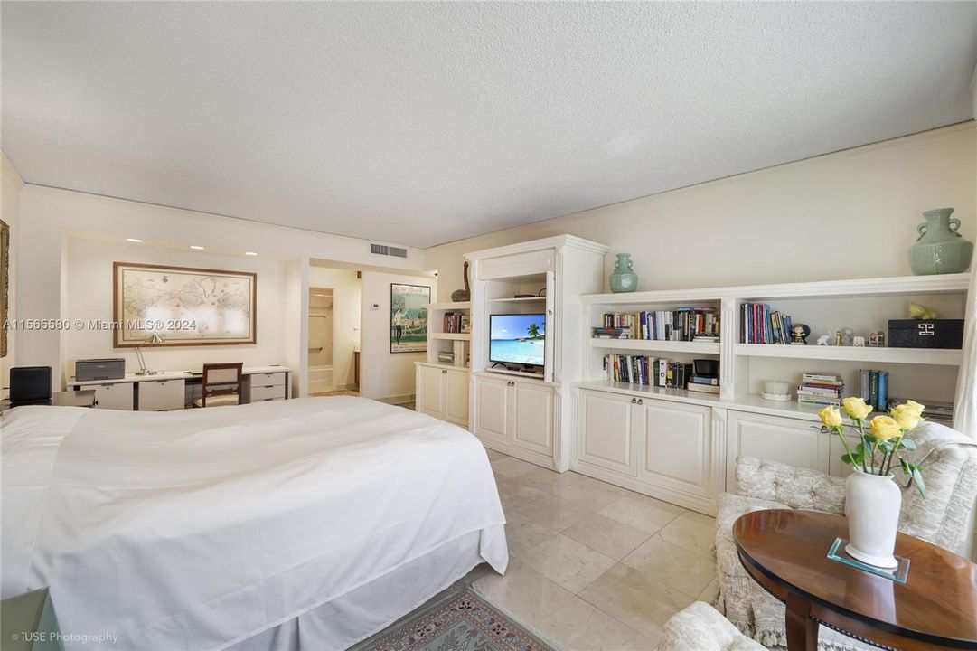 For Sale: $1,600,000 (2 beds, 2 baths, 1688 Square Feet)