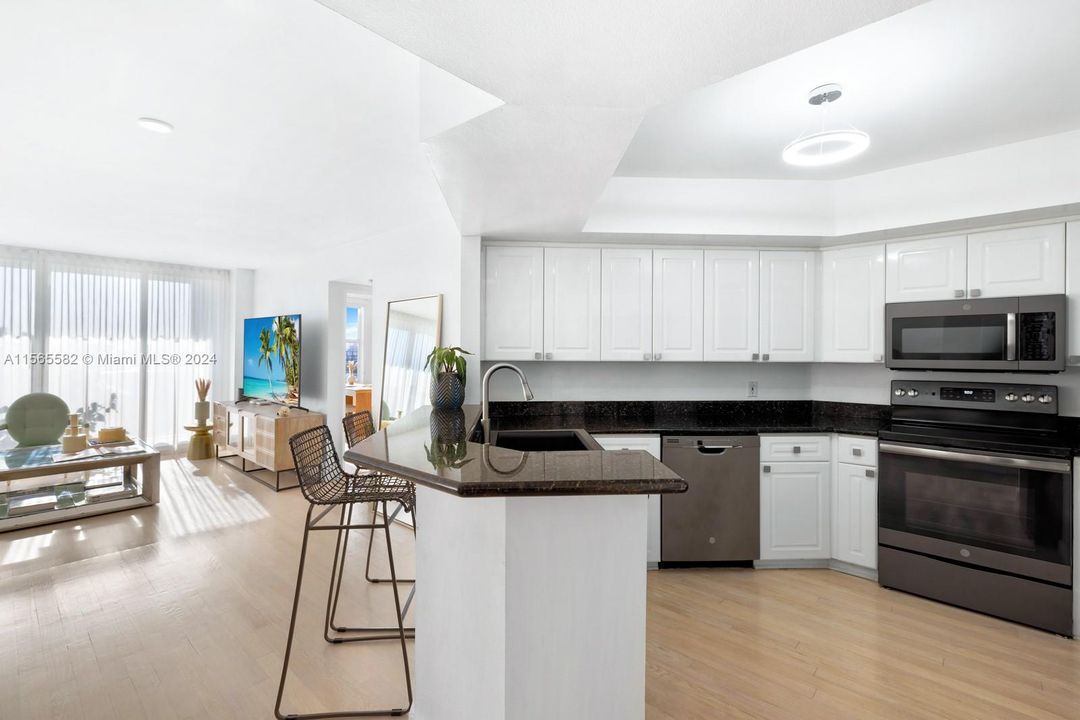 For Sale: $860,000 (2 beds, 2 baths, 1130 Square Feet)