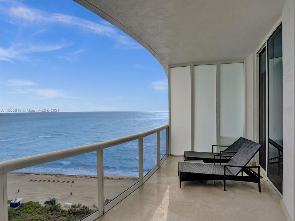 Active With Contract: $1,600,000 (2 beds, 3 baths, 1935 Square Feet)